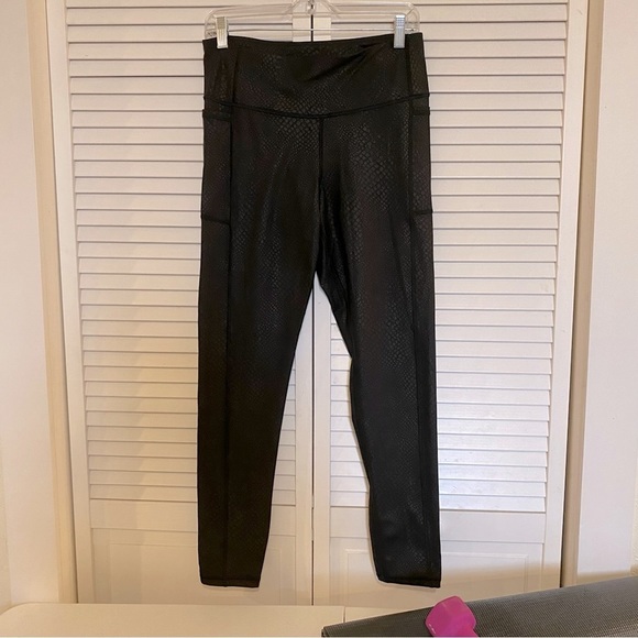 GAPFITS SNAKESKIN LEGGINGS BLACK WOMEMS HIGH-RISE SIZE MEDIUM - Picture 1 of 12